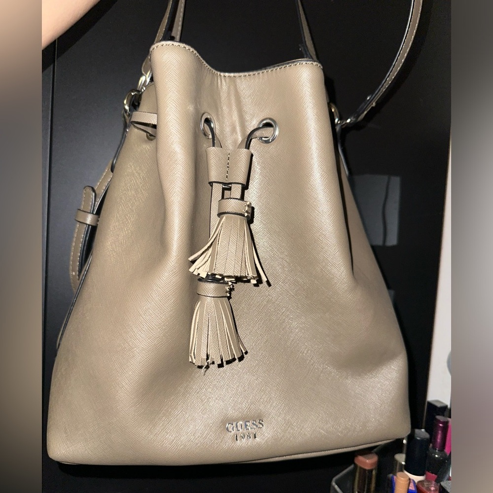 Guess Bucket Bag - Picture 13 of 13